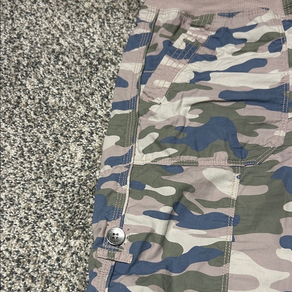 Calvin Klein Women's Camouflage Cargo Shorts - Picture 2 of 6